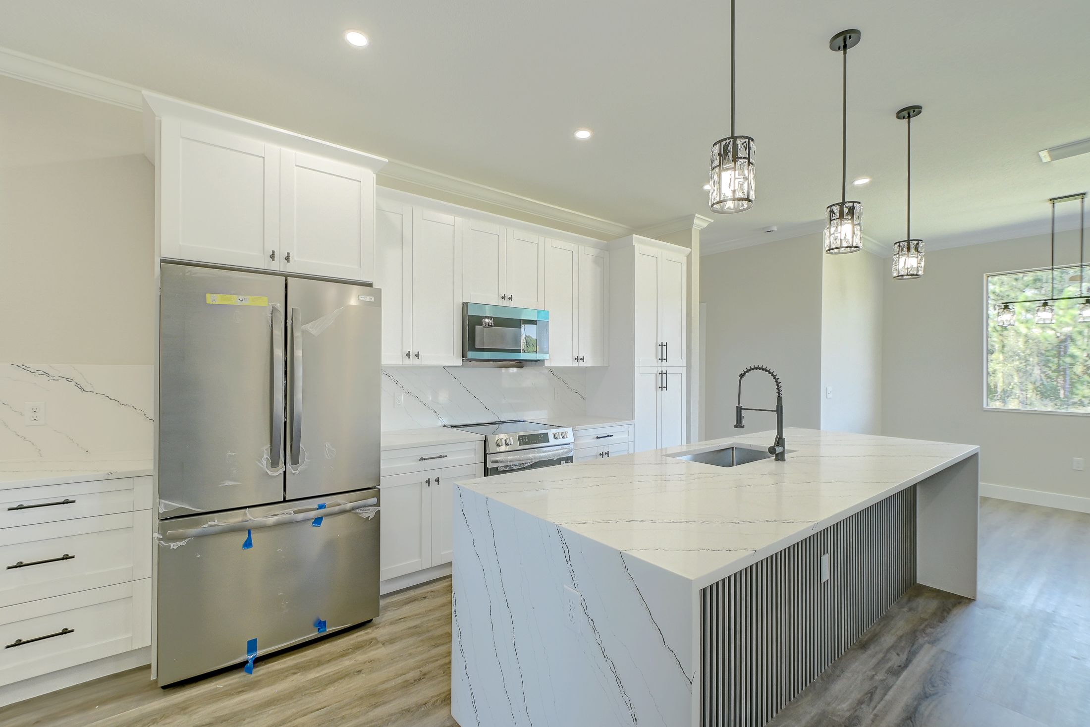 Cuisine vide 1 avant le home staging virtuel