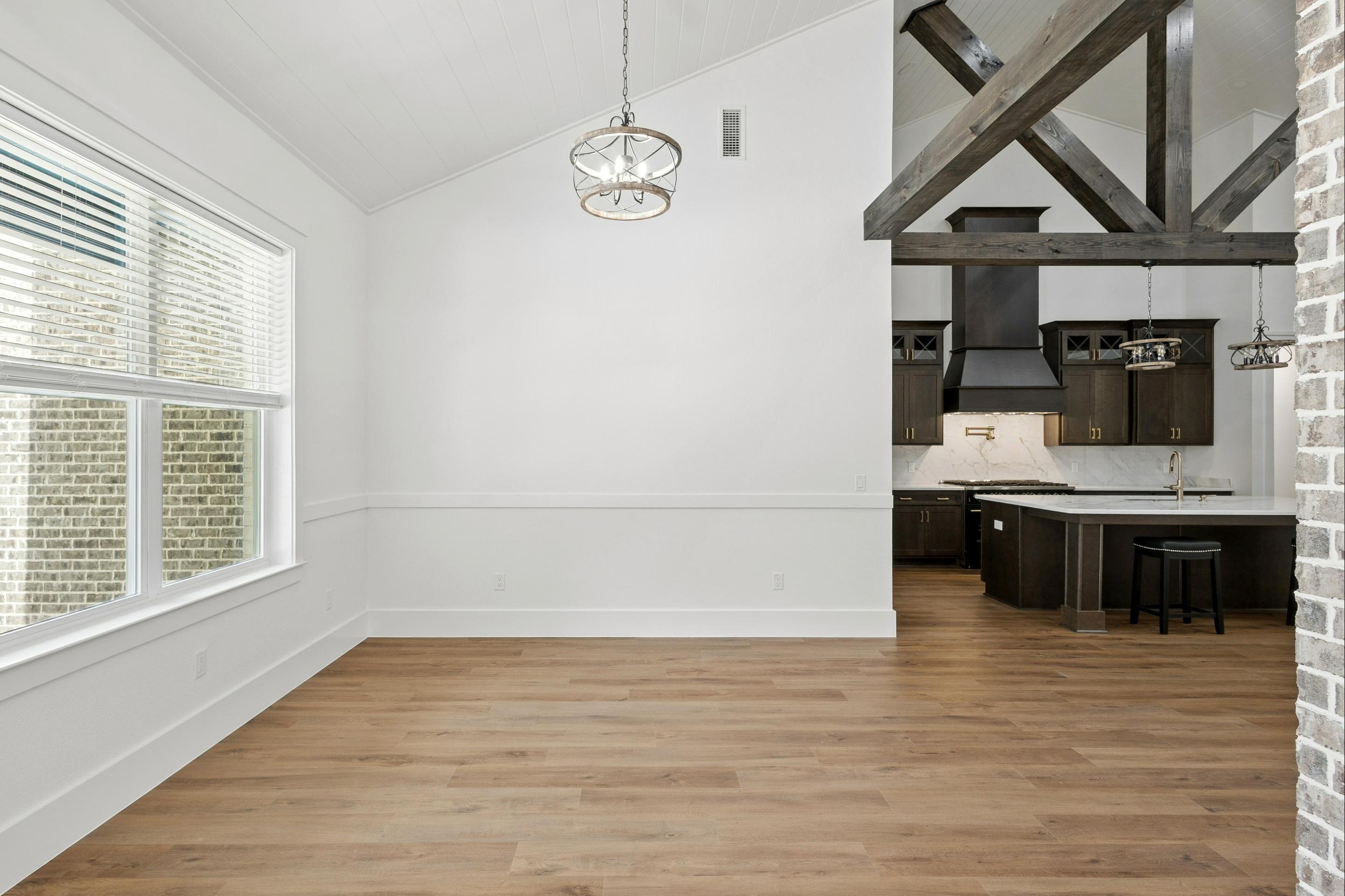 Salle à manger vide 2 avant le home staging virtuel