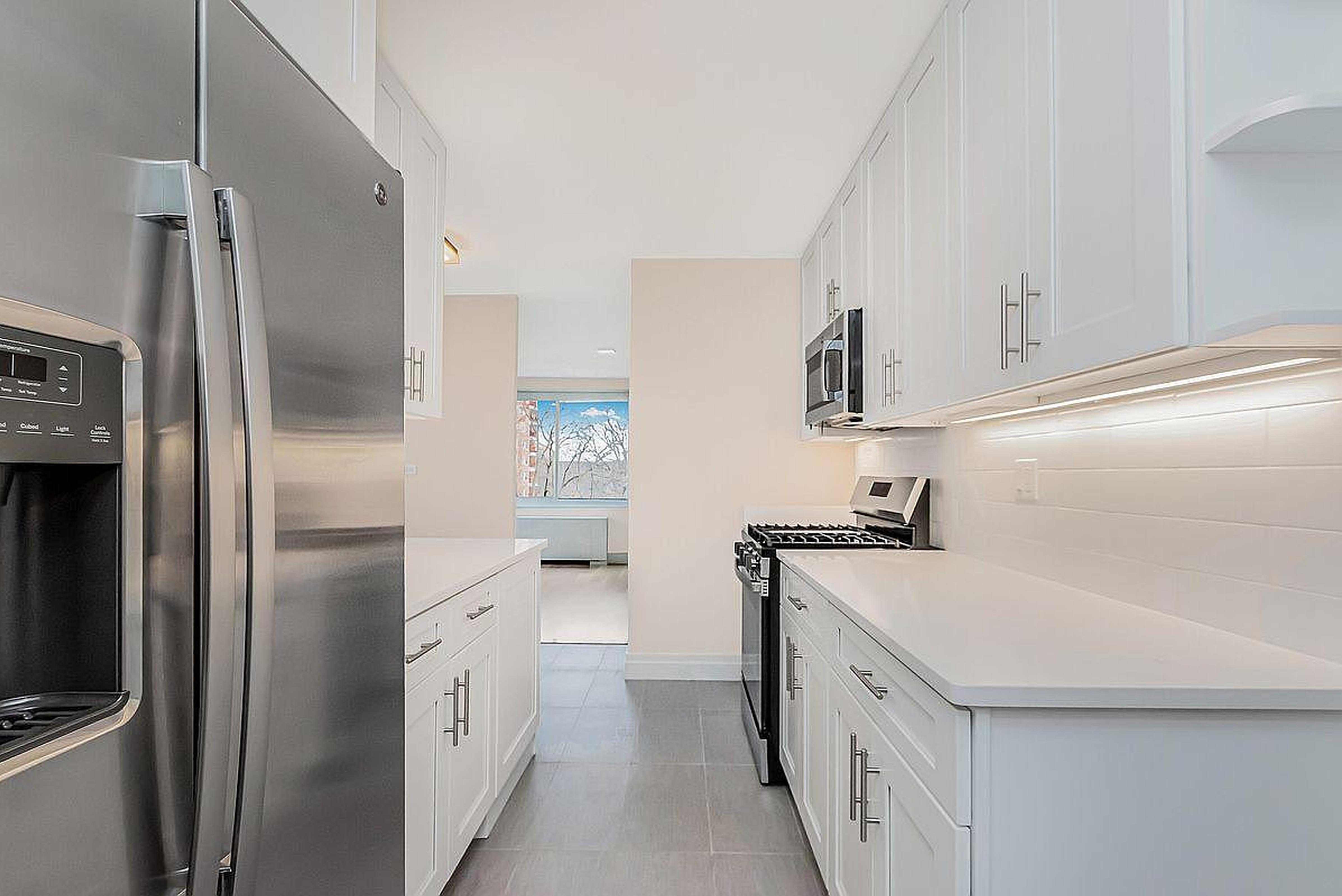 Cuisine vide 2 avant le home staging virtuel