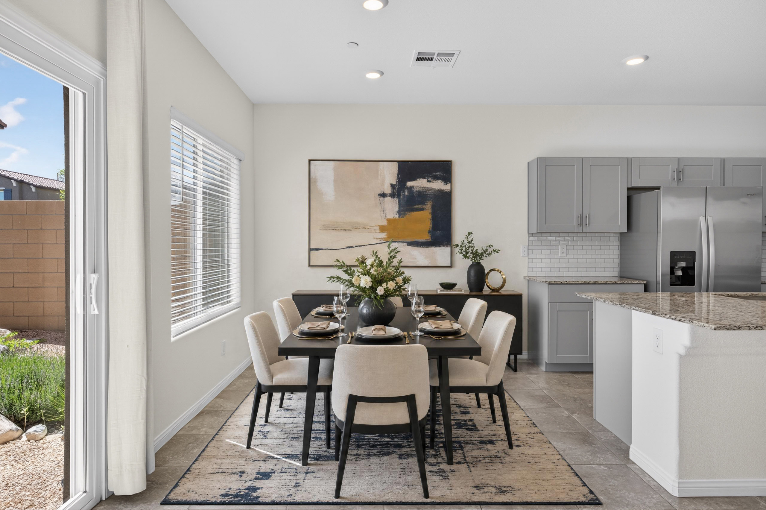 Salle à manger 3 meublé grâce au home staging virtuel par IA