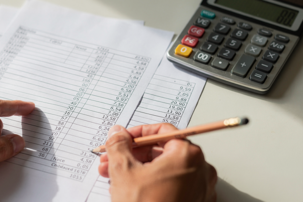 Calculating expenses to evaluate cost to become a real estate agent