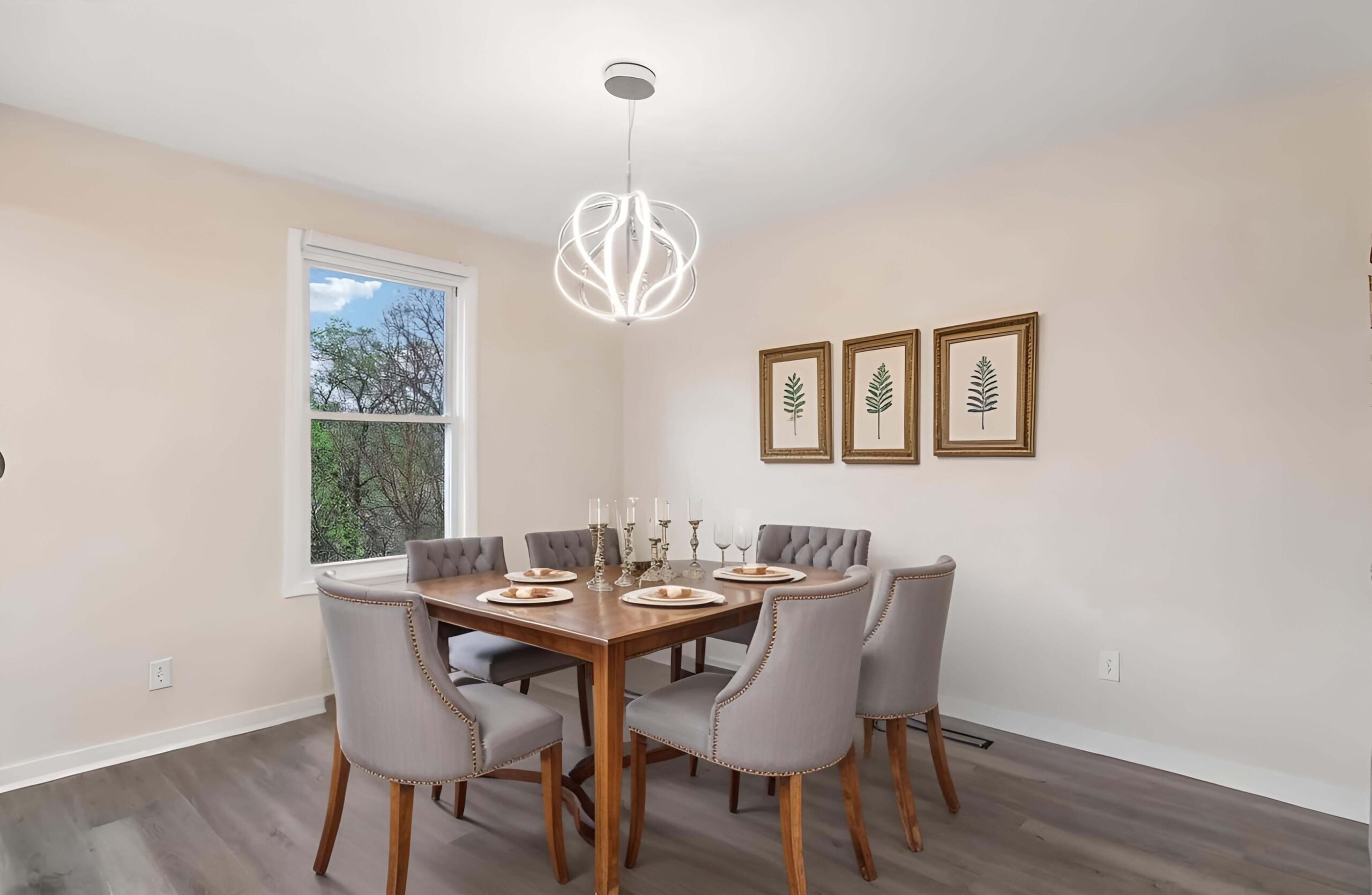 after of ai virtually staged dining room